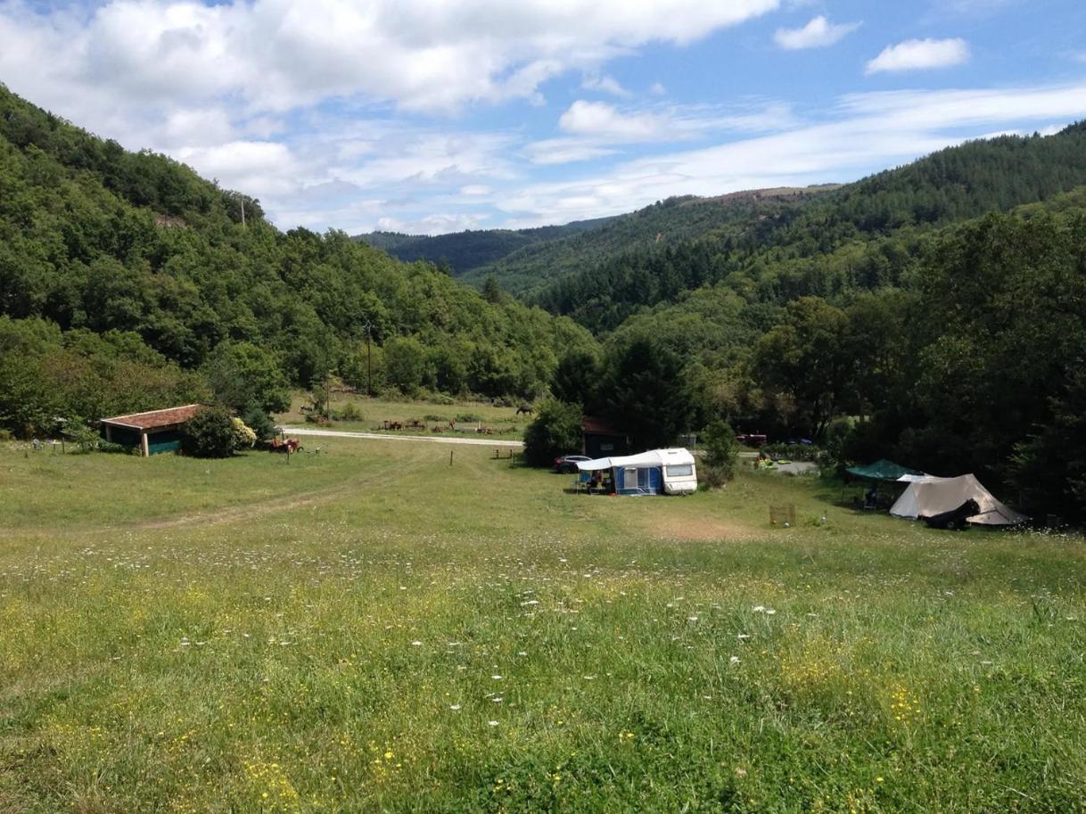 Ferme Les Therondels Saint-Pons-de-Thomieres Buitenkant foto